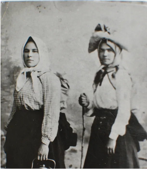 Учителя в походе. 1912г.