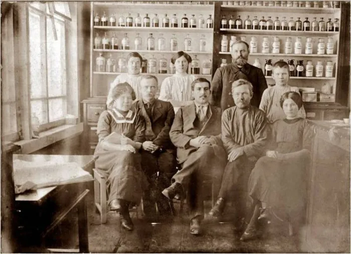 Аптека Юсьвинской земской больницы, 1914г.(фото Коми-Пермяцкого краеведческого музея)